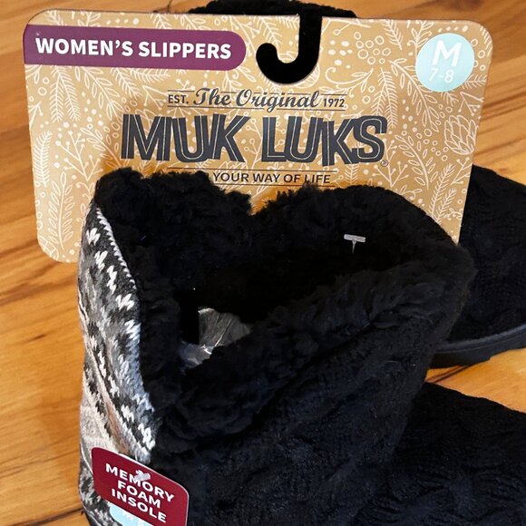 Muk Luks Women's Black Comfort Slippers Size 7/8 Medium - Picture 2 of 4